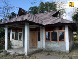 Kementerian PUPR telah mengembangkan rumah tahan gempa dengan teknologi RISHA yang menggunakan panel knock down sehingga mudah dipasang dan lebih cepat penyelesaiannya serta biaya lebih murah di Lombok. Foto : Kementerian PUPR