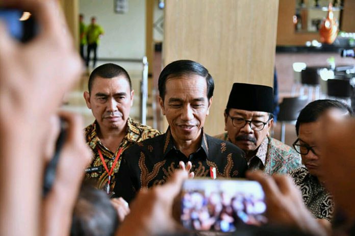 Presiden Joko Widodo senang dan menilai bisnis racun dari ekor kalajengking merupakan usaha yang bisa mendatangkan keuntungan besar.