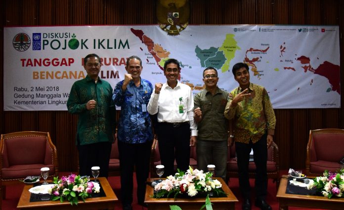 Diskusi perubahan iklim berlangsung di Jakarta, Rabu. Kegiatan itu menghadirkan sejumlah pakar sebagai pembicara; Prof Edvin Adrian, Herizal. Ferdinand dan Herry Purnomo, sementara Agus Justianto sebagai moderator.