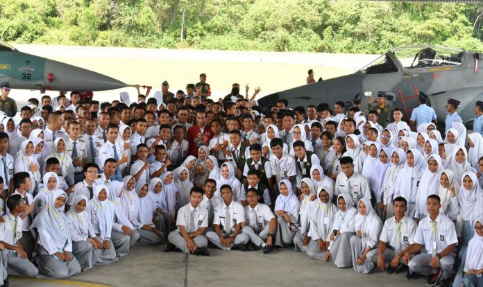 Para pelajar Indonesia untuk menjadi teladan bagi lingkungan dan teman-temannya di sekolah.