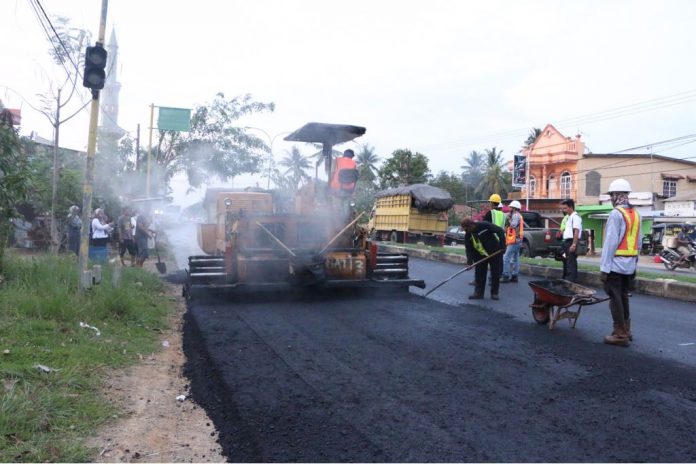 Penggunaan teknologi Asbuton sudah dilakukan oleh Kementerian PUPR pada beberapa ruas jalan nasional.