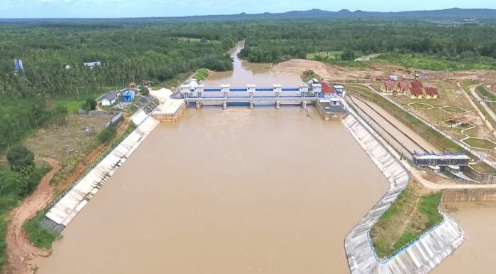 Kementerian Pekerjaan Umum dan Perumahan Rakyat (PUPR) menargetkan pembangunan 1 juta hektar jaringan irigasi baru dan merehabilitasi sekitar 3 juta hektar jaringan irigasi dalam periode 2015-2019.