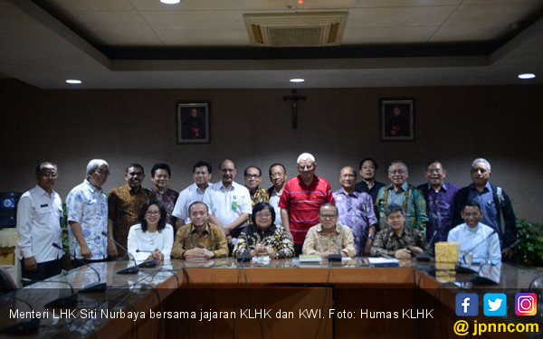 Menteri LHK Siti Nurbaya mengajak KWI untuk terlibat dalam pengembangan Perhutanan Sosial, Tora dan Penanggulangan sampah. Foto : Jawa Pos