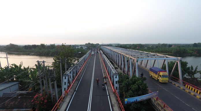 Pemeliharaan Jembatan Cincin Lama dan Baru dilakukan secara rutin oleh BBPJN VIII Ditjen Bina Marga.