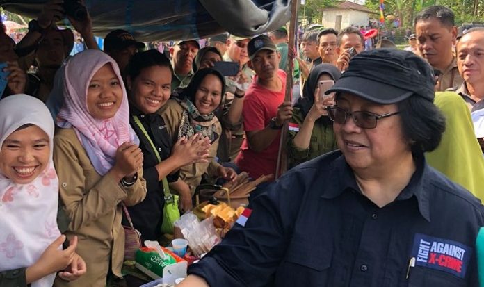 Menteri LHK Siti Nurbaya meresmikan Hutan Adat Tigo Luhah Kemantan yang merupakan hutan adat pertama yang diresmikan di Indonesia. Foto : Kongkrit.com