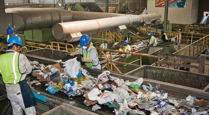 Beijing memutuskan untuk menghentikan membeli sampah dari AS dengan alasan bahwa material yang didaur ulang tersebut telah terkontaminasi. Foto : govtech.com
