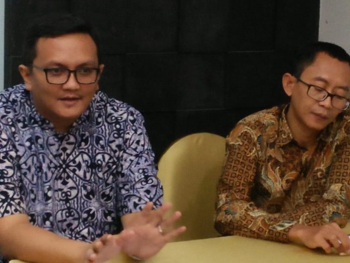 Wasekjen Asosiasi Petani Kelapa Sawit Indonesia (Apkasindo) Rino Afrino (kiri) meminta perhatian pemerintah supaya peningkatan harga TBS di tingkat petani swadaya dapat segera terwujud. Foto : Istimewa