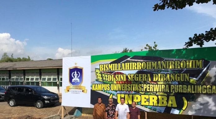 Ketua DPR RI Bambang Soesatyo (kedua dari kanan) ingin melanjutkan pengabdian di dunia pendidikan dengan mendirikan Universitas Perwira Purbalingga. Foto : Istimewa