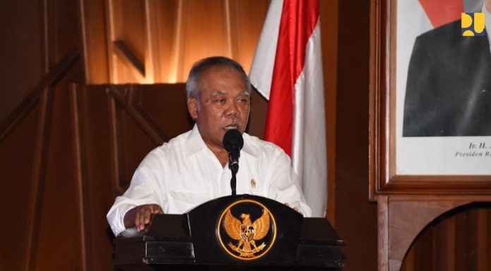Menteri PUPR Basuki Hadimuljono menyatakan, Indonesia mesti punya strategi lompatan dalam mewujudkan target capaian 100 persen layanan akses air layak minum dimana peran BUMN menjadi sangat penting. Foto : Kementerian PUPR