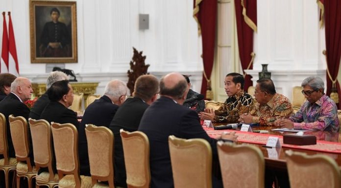 Presiden Joko Widodo meminta dukungan dari Republik Ceko agar menghilangkan diskriminasi atas sawit Indonesia di pasar Eropa. Foto : iNews.id