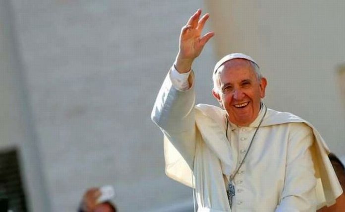 Paus Fransiskus prihatin dengan semakin meningkatnya limbah sampah plastik di bumi. Foto : Kaskus