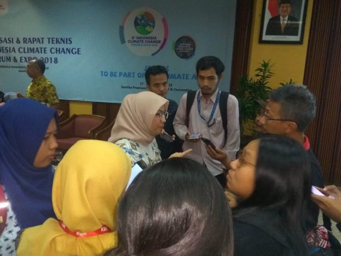 Emilia Rosa, pimpinan The Climate Reality Project, memberikan keterangan pers tentang kegiatan 8th Indonesia Climate Change Education Forum and Expo 2018. Foto : Kementerian LHK