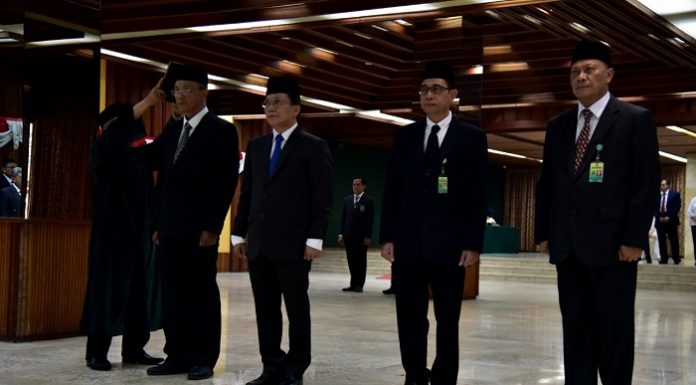 Menteri LHK Siti Nurbaya melantik empat Pejabat Pimpinan Tinggi Pratama (Eselon II) di lingkup Kementerian Lingkungan Hidup dan Kehutanan. Foto : Kementerian LHK
