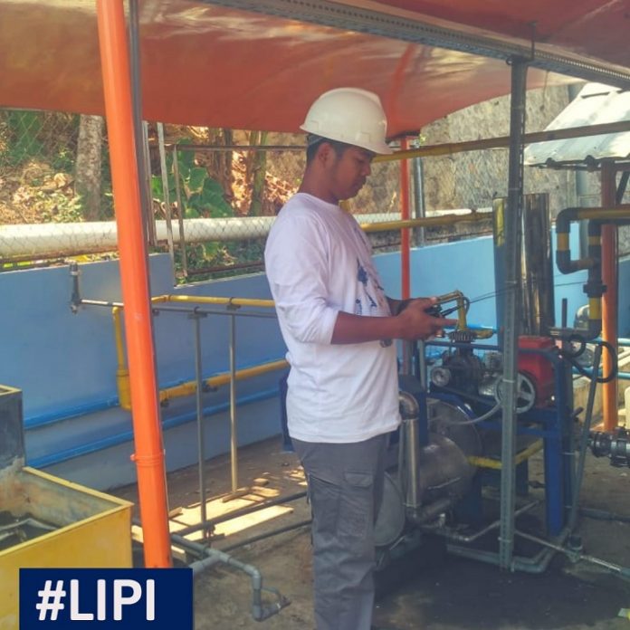 LIPI memberikan solusi pengolahan limbah tahu secara anaerobik yang mampu menghasilkan energi alternatif berupa biogas di sentra industri tahu di dusun Giriharja, Sumedang, Jawa Barat. Foto : LIPI