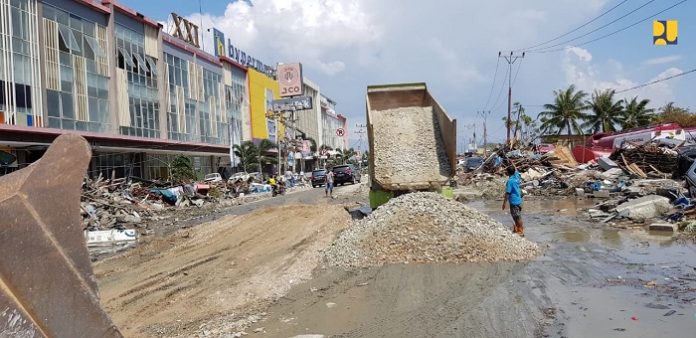 Bank Dunia memperkirakan kerugian untuk kerusakan geospasial maupun infrastruktur, bangunan dan rumah tinggal yang terdampak tsunami di Palu mencapai US$531 juta atau sekitar Rp8,1 triliun. Foto : Kementerian PUPR