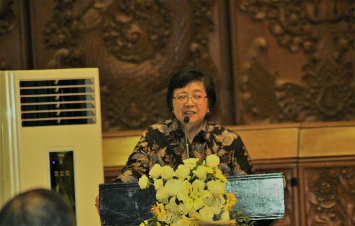 Menteri Lingkungan Hidup dan Kehutanan Siti Nurbaya bertindak tegas terhadap pelaku perusak hutan di Tabah Air. Foto : Jos/tropis.co