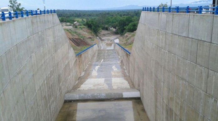 Selain bendungan, pembangunan saluran irigasi Bendungan Rakmano juga digarap sepanjang 20 kilometer. Foto : Baca