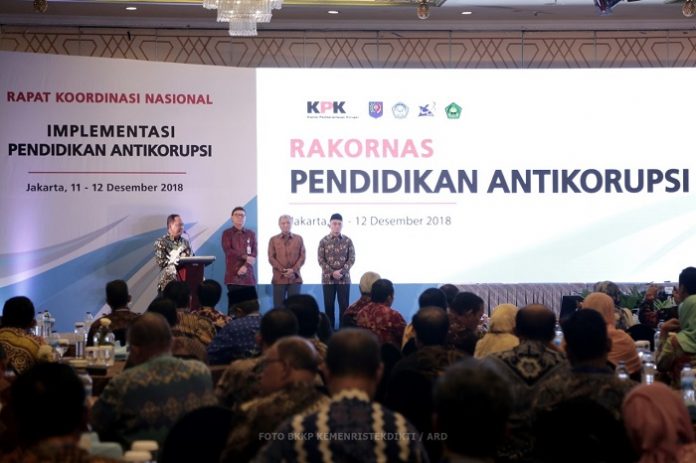 Implementasi antikorupsi diwujudkan dengan lahirnya kebijakan dari setiap kementerian terkait insersi pendidikan antikorupsi pada kurikulum pendidikan di Indonesia. Foto : Setkab