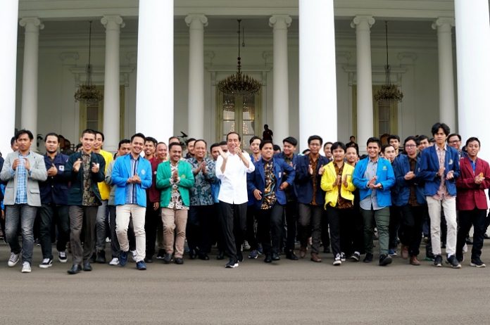 Presiden Joko Widodo mengingatkan mahasiswa untuk menyadari bahwa Indonesia adalah negara yang besar. Foto : Setkab