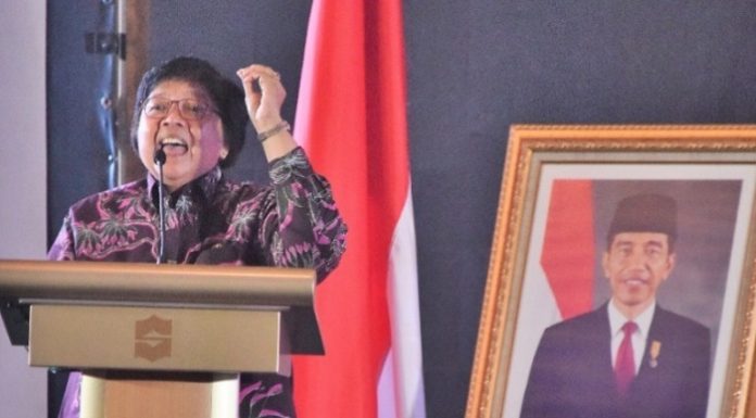 Menteri Lingkungan Hidup dan Kehutanan Siti Nurbaya menghimbau seluruh jajaran pemerintah daerah untuk mereplikasi, mengadopsi dan berinovasi untuk mendorong gerakan-gerakan cinta lingkungan ini di daerah masing-masing untuk meningkatkan moral capital dan social capital. Foto : KLHK