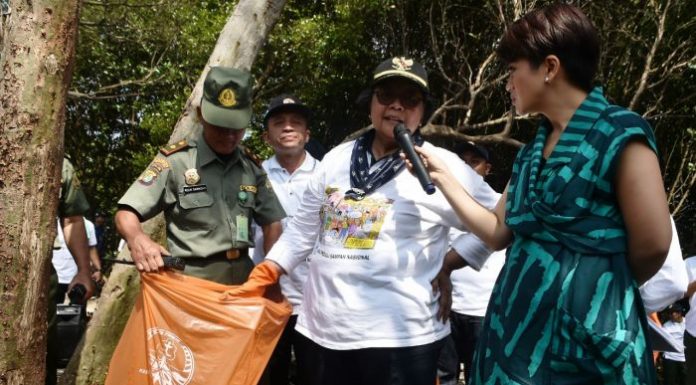 Menteri Lingkungan Hidup dan Kehutanan Siti Nurbaya tegaskan penggunaan plastik mesti dikurangi di Indonesia. Foto : MI