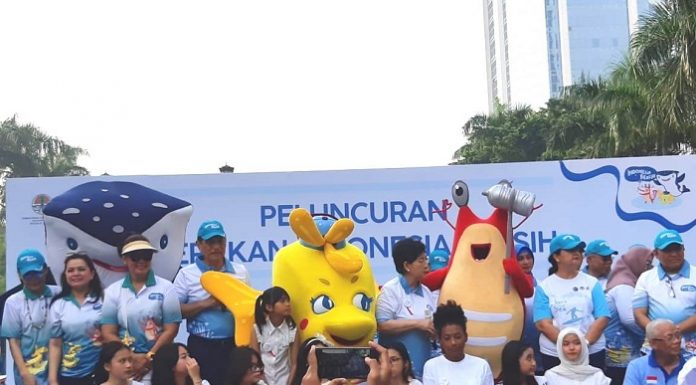 Menteri Koordinator Bidang Kemaritiman Luhut Binsar Pandjaitan dan Menteri Lingkungan Hidup dan Kehutanan Siti Nurbaya meluncurkan Gerakan Indonesia Bersih. Foto : KLHK