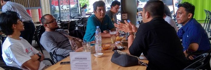 Sejumlah jurnalis di Kota Medan membentuk Forum Wartawan Perkebunan (Forwabun), Sabtu (27/4/2019), dan menunjuk Hendrik Hutabarat (baju hijau) sebagai ketua. Foto: Istimewa