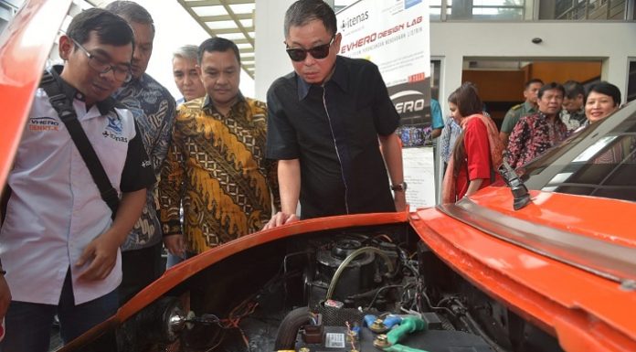 Menteri ESDM Ignasius Jonan optimistis pertumbuhan mobil listrik di Indonesia berada pada tren positif apalagi mendapat sokongan dari luar sektor energi. Foto : Setkab