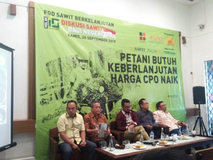 Narasumber dalam acara FGD Minyak Sawit Berkelanjutan: Diskusi Sawit Bagi Negeri Volume 4 dengan tema “Petani Butuh Keberlanjutan Harga CPO Naik” yang diadakan Media InfoSAWIT di Jakarta, Kamis (25/9/2019). Foto : Istimewa