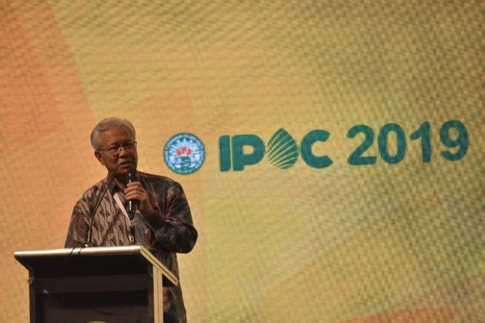 Tan Sri Datuk Dr. Yusof Bin Basiron, Eksekutif Direktur CPOPC memberikan paparan di IPOC 2019. Kamis, 31 Oktober 2019. Foto : Gapki