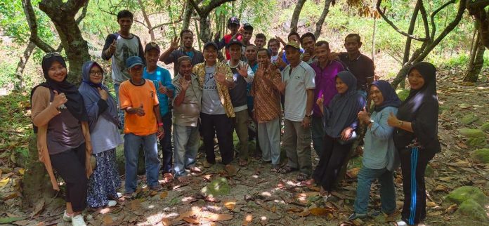 Kebersamaan pemahaman antara pendamping dengan anggota kelompok tani hutan, kunci kesuksesan dalam pengembangan Perhutanan Sosial. Foto: Istimewa