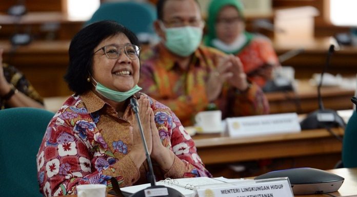 Menteri Lingkungan hidup dan Kehutanan (LHK) Siti Nurbaya menegaskan pentingnya pengembangan studi environmental diplomacy karena kuatnya indikasi hegemonial untuk mengontrol Indonesia yang kaya akan sumber daya alam dan lingkungan yang harus dapat diatasi dengan baik. Foto: KLHK