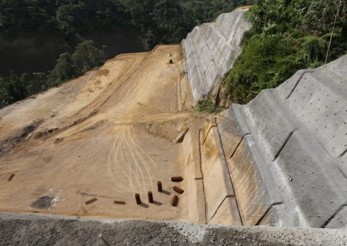 Bendungan Sidan adalah bendungan tipe Zonal dengan inti tegak memiliki panjang puncak 185 meter serta lebar puncak 8,5 meter yang sumber airnya berasal dari Sungai Ayung. Foto: Kementerian PUPR