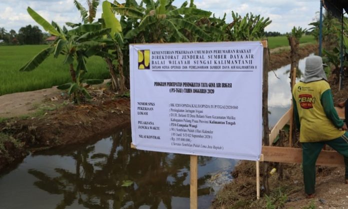 Di tengah pandemi Covid-19, sejumlah target infrastruktur sumber daya air (SDA) akan terus dilanjutkan dengan memperhatikan protokol kesehatan, sebab pencapaian program ketahanan pangan membutuhkan dukungan ketahanan air. Foto: Kementerian PUPR
