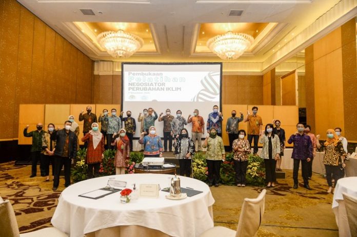 Generasi muda ASN memiliki kapasitas untuk mewakili Indonesia dalam menegosiasikan kepentingan Bangsa terkait perubahan iklim di tingkat global. Foto: KLHK
