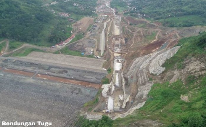 Pembangunan Bendungan Tugu dilaksanakan oleh kontraktor PT Wijaya Karya Persero Tbk dengan nilai kontrak tahun jamak sebesar Rp1,9 triliun. Foto: Kementerian PUPR