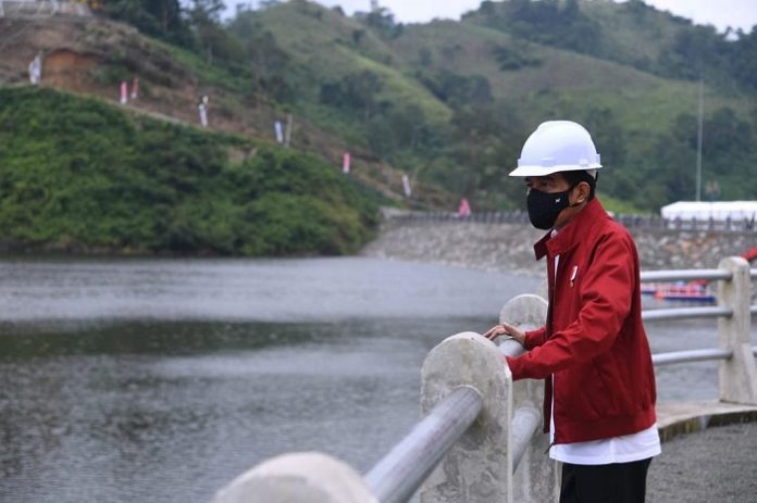Presiden Joko Widodo meresmikan Bendungan Tapin yang berfungsi sebagai pengendali banjir dan pengairan bagi sawah pertanian, juga berpotensi untuk menjadi area wisata. Foto: Biro Pers, Media, dan Informasi Sekretariat Presiden