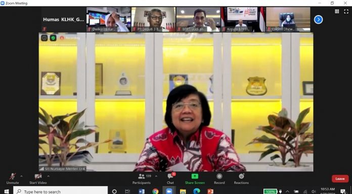 Menteri Lingkungan Hidup dan Kehutanan (LHK) Siti Nurbaya memimpin Rapat Teknis Pemantapan Langkah Pencegahan sekaligus Antisipasi Kebakaran Hutan dan Lahan (Karhutla) Tahun 2021. Foto: KLHK