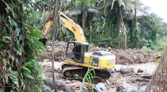 Di Sumatera Barat, gempa bumi yang terjadi akhir Februari lalu semakin diperburuk oleh bencana banjir dan tanah longsor akibat curah hujan tinggi. Foto: Kementerian PUPR