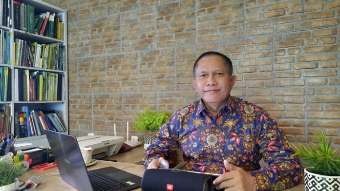 Dr. Mahawan Karuniasa, CEO Environment Institute dan Ketua Umum Jaringan Ahli Perubahan Iklim dan Kehutanan Indonesia (APIK Indonesia Network), menilai Indonesia sedang memasuki era kepemimpinan yang berpihak pada keberlanjutan Lingkungan. Foto: Dok. Pribadi