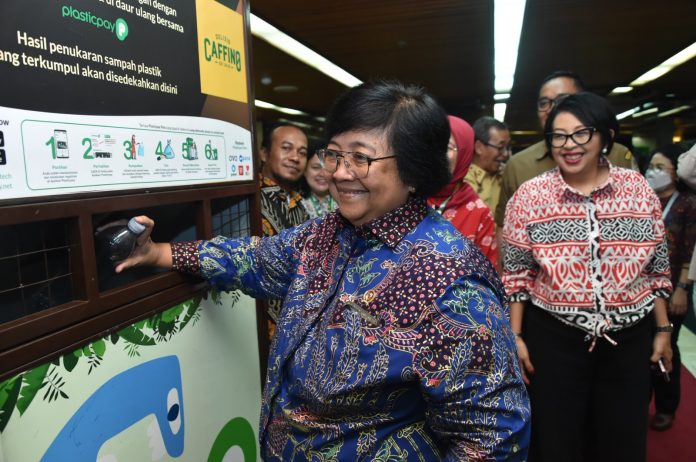 Menteri Lingkungan Hidup dan Kehutanan Siti Nurbaya berpesan kepada generasi muda untuk turut serta membantu mengurangi emisi gas rumah kaca. Foto: KLHK