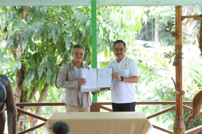 MoU antara Otorita IKN dengan Jejak Pulang diwakili oleh Ketua Yayasan Jejak Pulang Juliarta Bramansa Ottay (kiri). Foto: Otorita Ibu Kota Nusantara