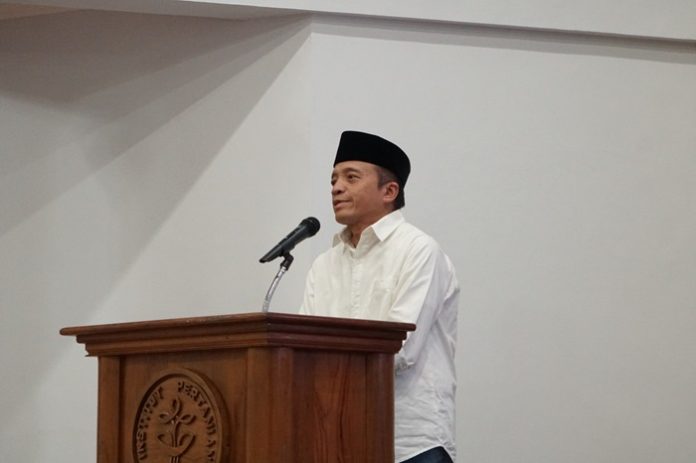 Ketua Umum DPP HAE IPB Bambang Hendroyono menyampaikan bahwa kegiatan tahunan HAE IPB ini merupakan bagian dari rangkaian Road to Hari Pulang Kampus ke-19 (HAPKA XIX) Tahun 2024. Foto: KLHK