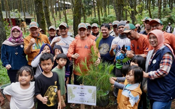 Sekretaris Jenderal Kementerian Lingkungan Hidup dan Kehutanan (Sekjen KLHK) Bambang Hendroyono menghadiri Forest Camp 2024 yang mengusung tema “Penguatan Korsa Rimbawan dalam Pembangunan Lingkungan Hidup dan Kehutanan.” Foto: KLHK